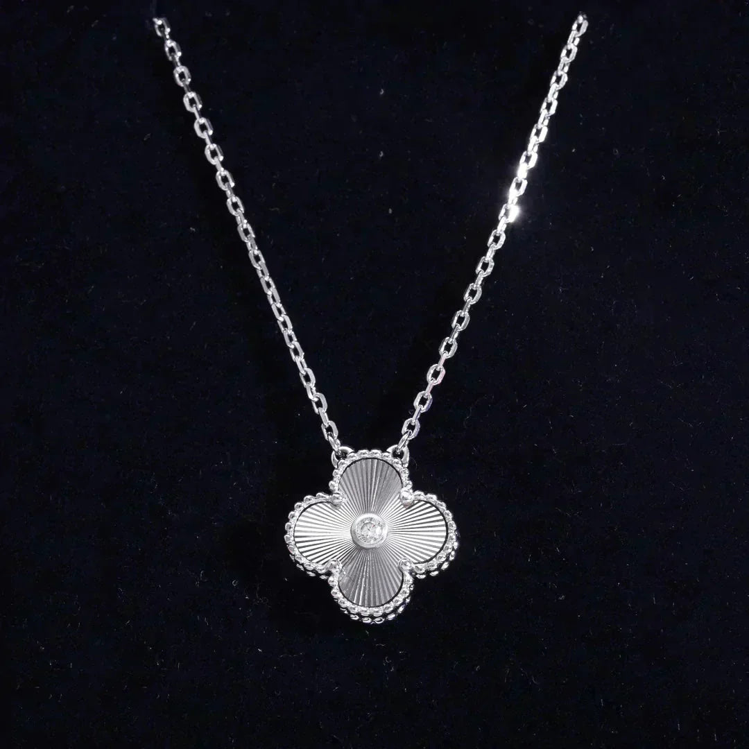 [WZQ]CLOVER  15MM DIAMOND LASER NECKLACE SILVER