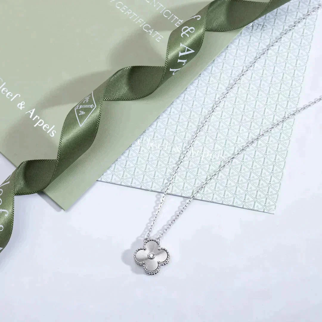 [WZQ]CLOVER  15MM DIAMOND LASER NECKLACE SILVER