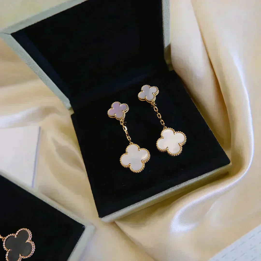 [WZQ]CLOVER 2 MOTIF WHITE MOP EARRINGS