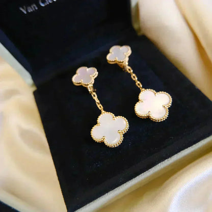 [WZQ]CLOVER 2 MOTIF WHITE MOP EARRINGS