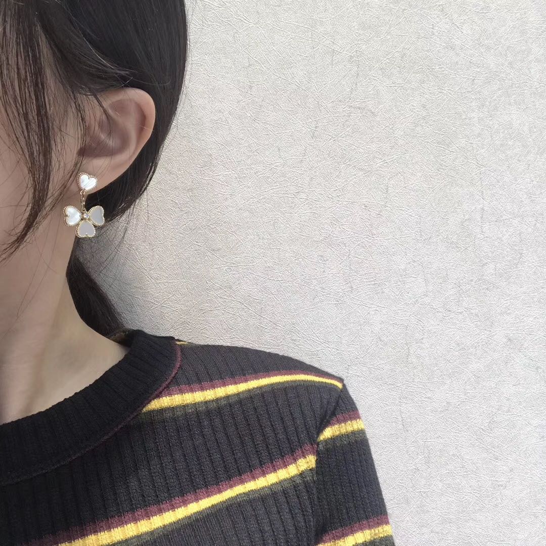 [WZQ]CLOVER SWEET WHITE MOP EARRINGS