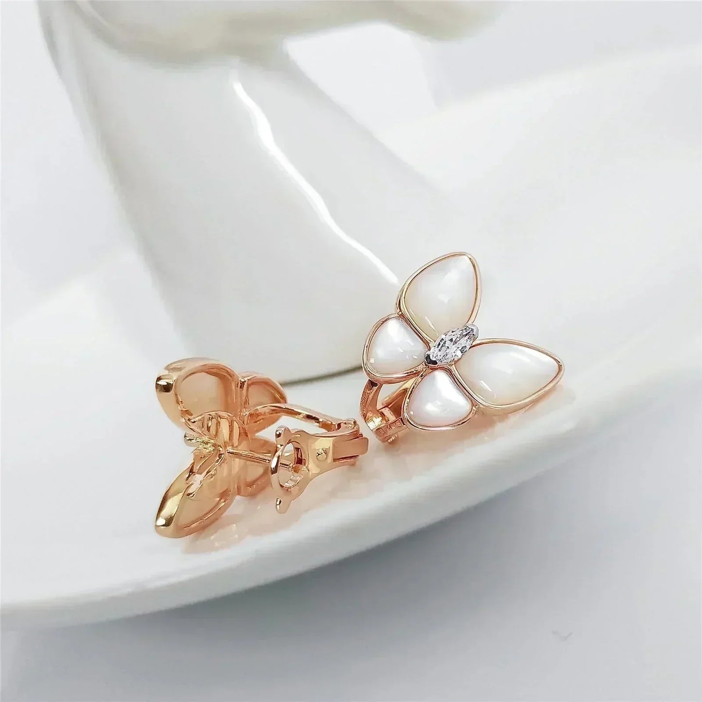 [WZQ]BUTTERFLY MOP DIAMOND EARRINGS