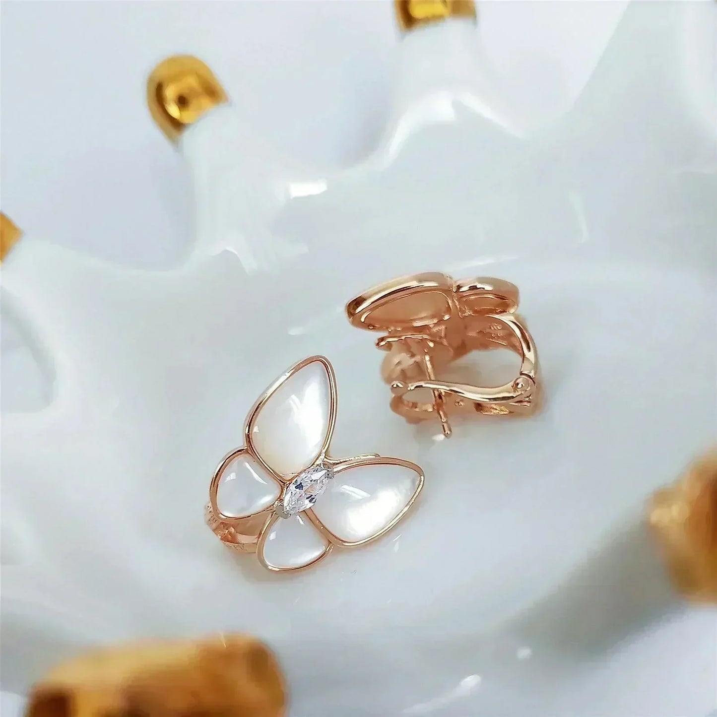 [WZQ]BUTTERFLY MOP DIAMOND EARRINGS
