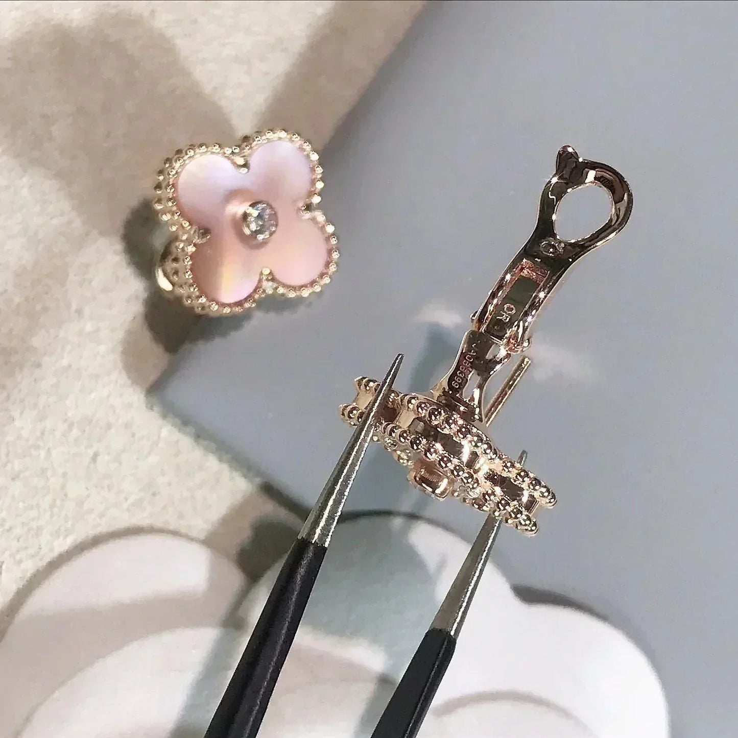 [WZQ]CLOVER MEDIUM 1 MOTIFS  PINK MOP DIAMOND EARRINGS
