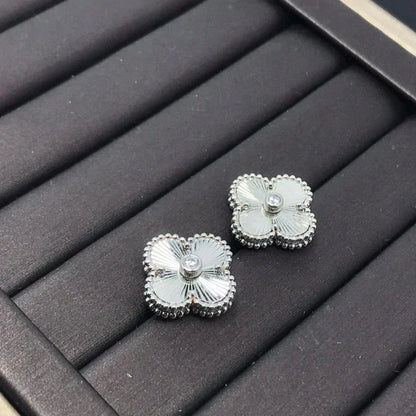 [WZQ]CLOVER MINI 9.5MM LASER EARRINGS