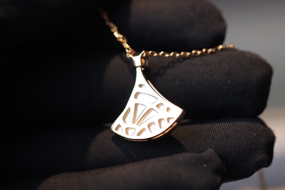[WZQ]DREAM NECKLACE WHITE MOP PINK GOLD 1 DIAMOND