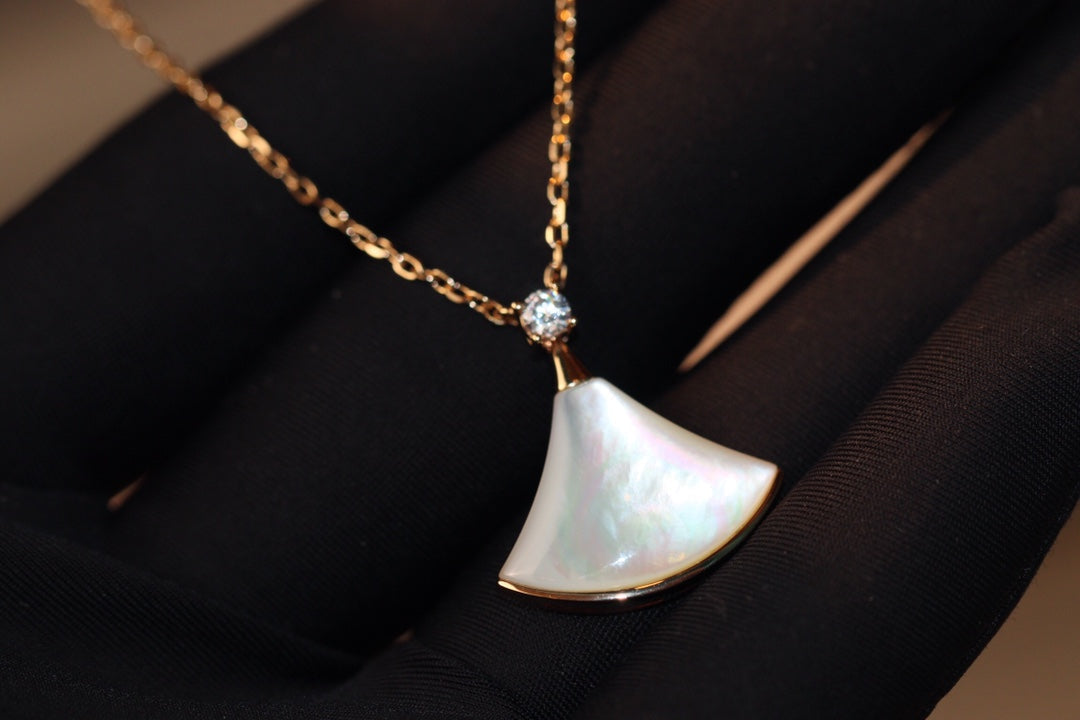 [WZQ]DREAM NECKLACE WHITE MOP PINK GOLD 1 DIAMOND