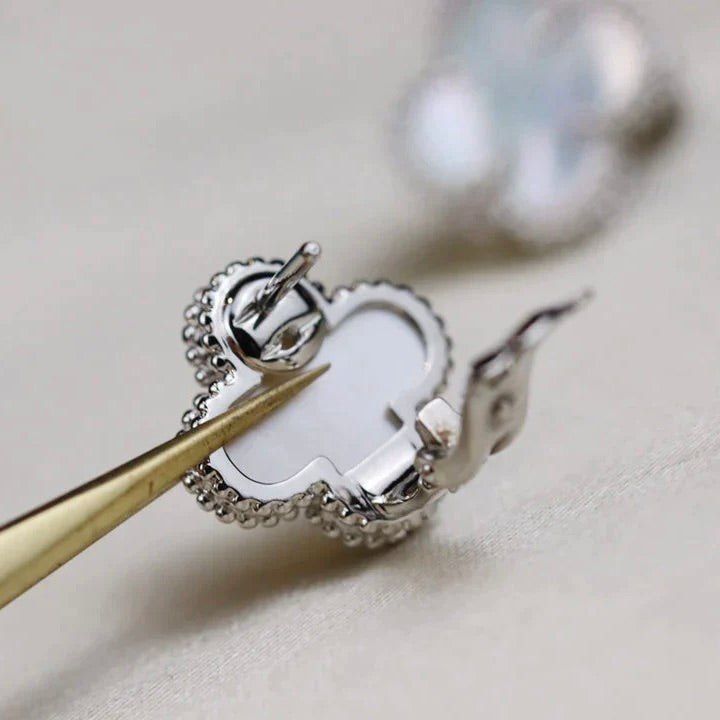 [WZQ]CLOVER MEDIUM 1 MOTIFS  WHITE MOP EARRINGS SILVER