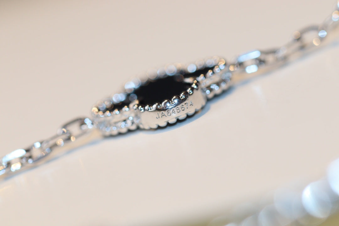 [WZQ]CLOVER 20 MOTIFS ONYX DIAMOND SILVER