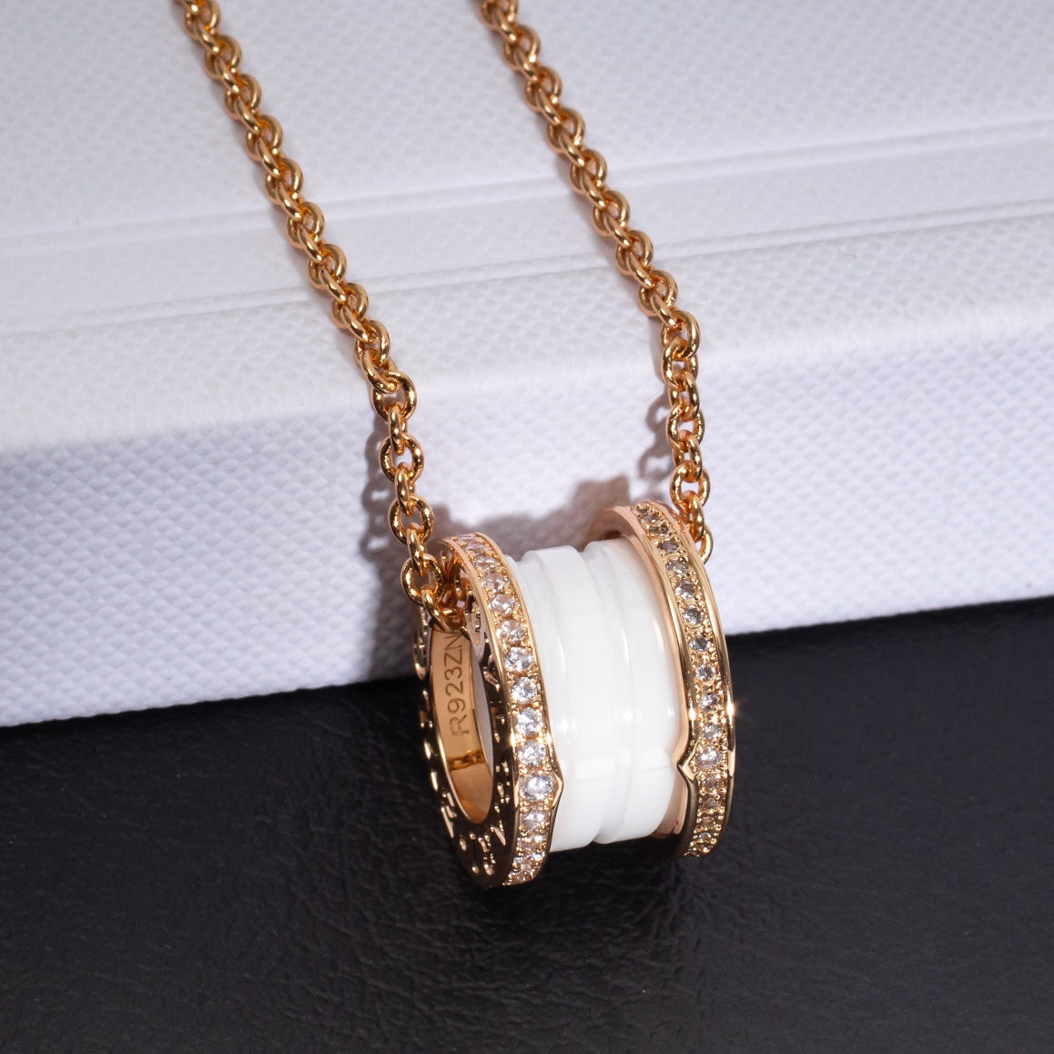 [WZQ]ZERO 1 WHITE CERAMIC PINK GOLD DIAMOND NECKLACE