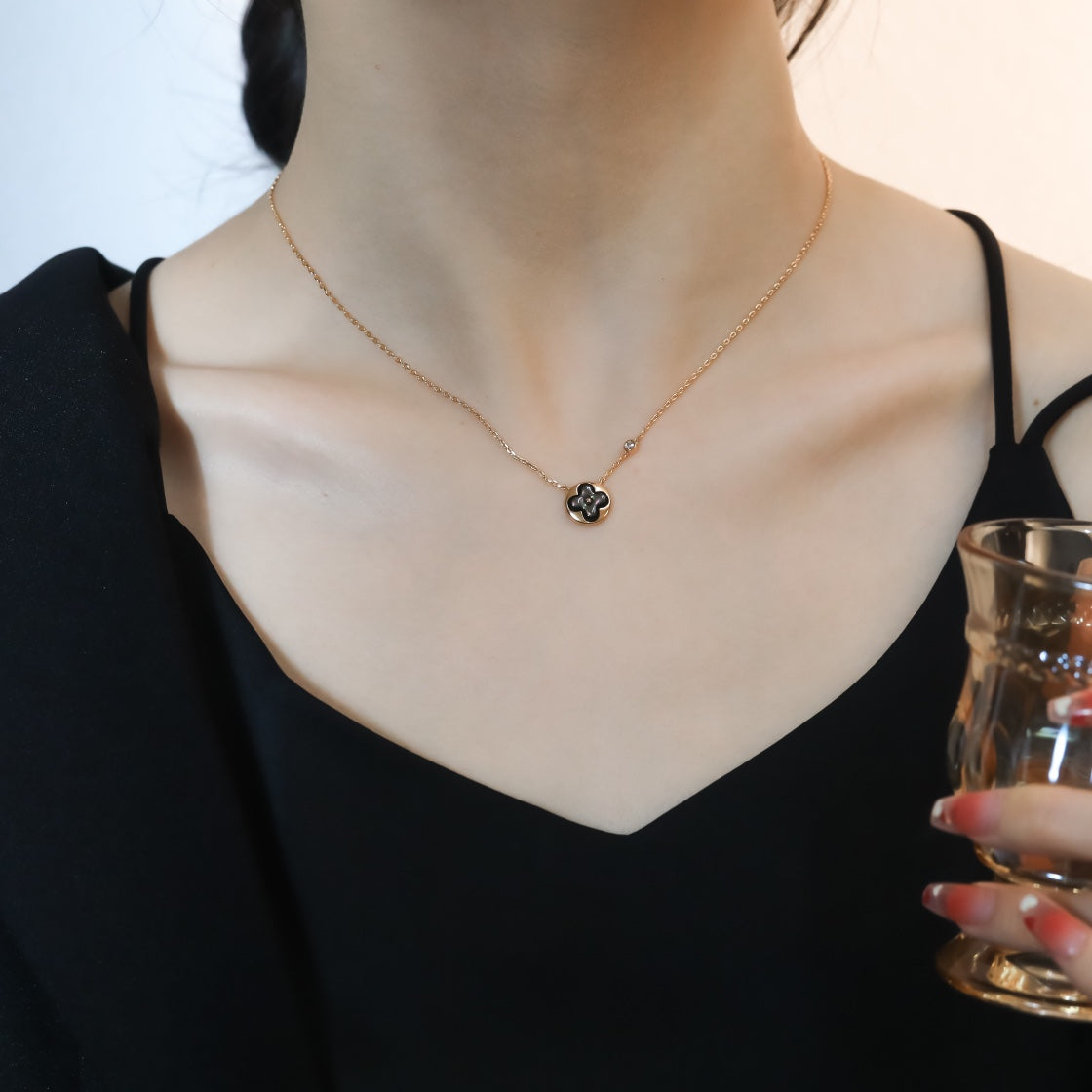 [WZQ]SUN PEDANT PINK GOLD 1 DIAMOND NECKLACE