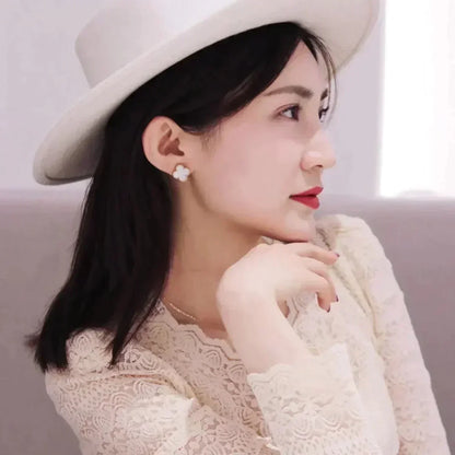 [WZQ]CLOVER MEDIUM 1 MOTIFS  WHITE MOP STUD EARRINGS