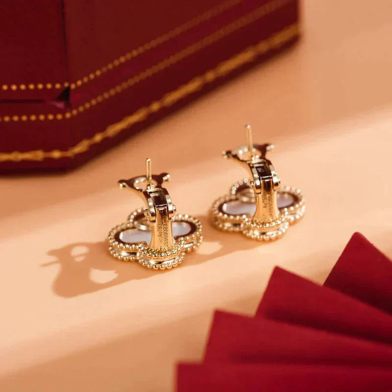 [WZQ]CLOVER MEDIUM 1 MOTIFS  WHITE MOP STUD EARRINGS