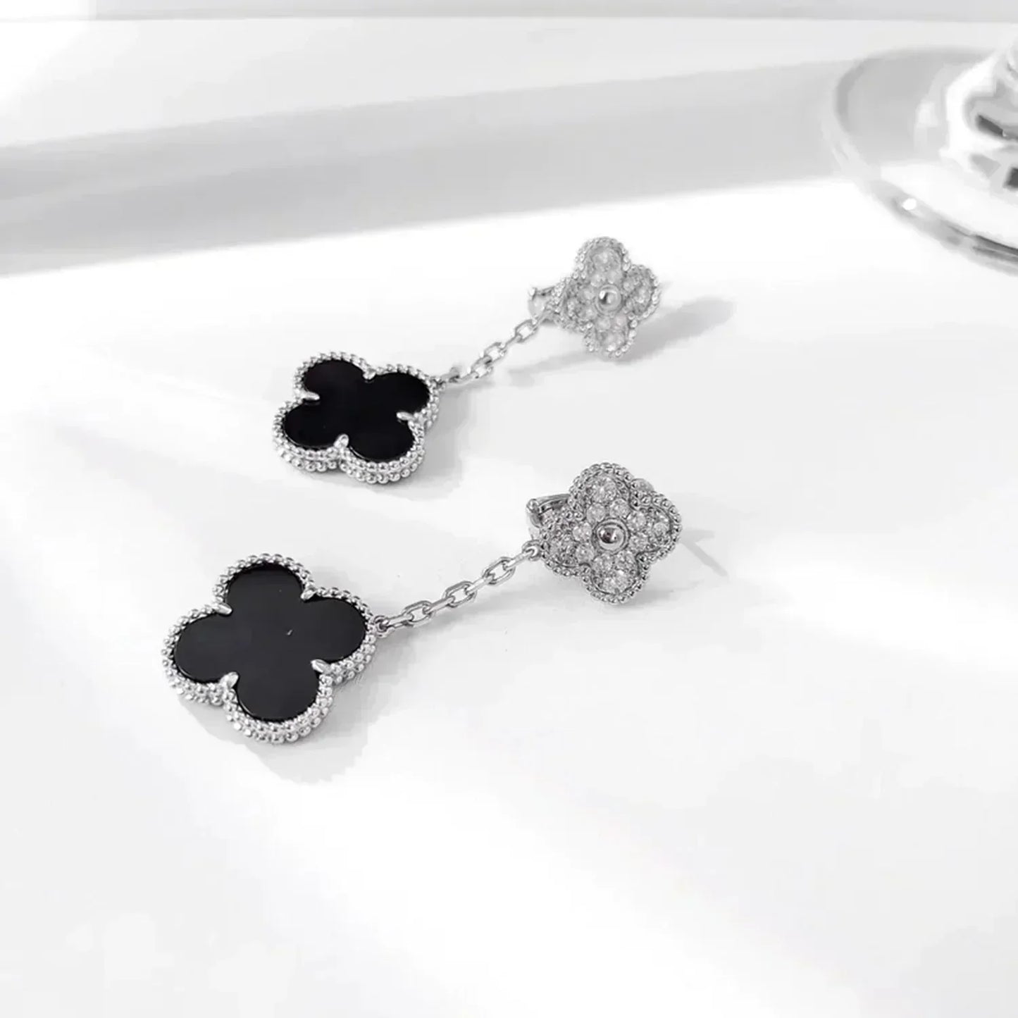 [WZQ]CLOVER 2 MOTIFS  DIAMOND ONYX EARRINGS SILVER