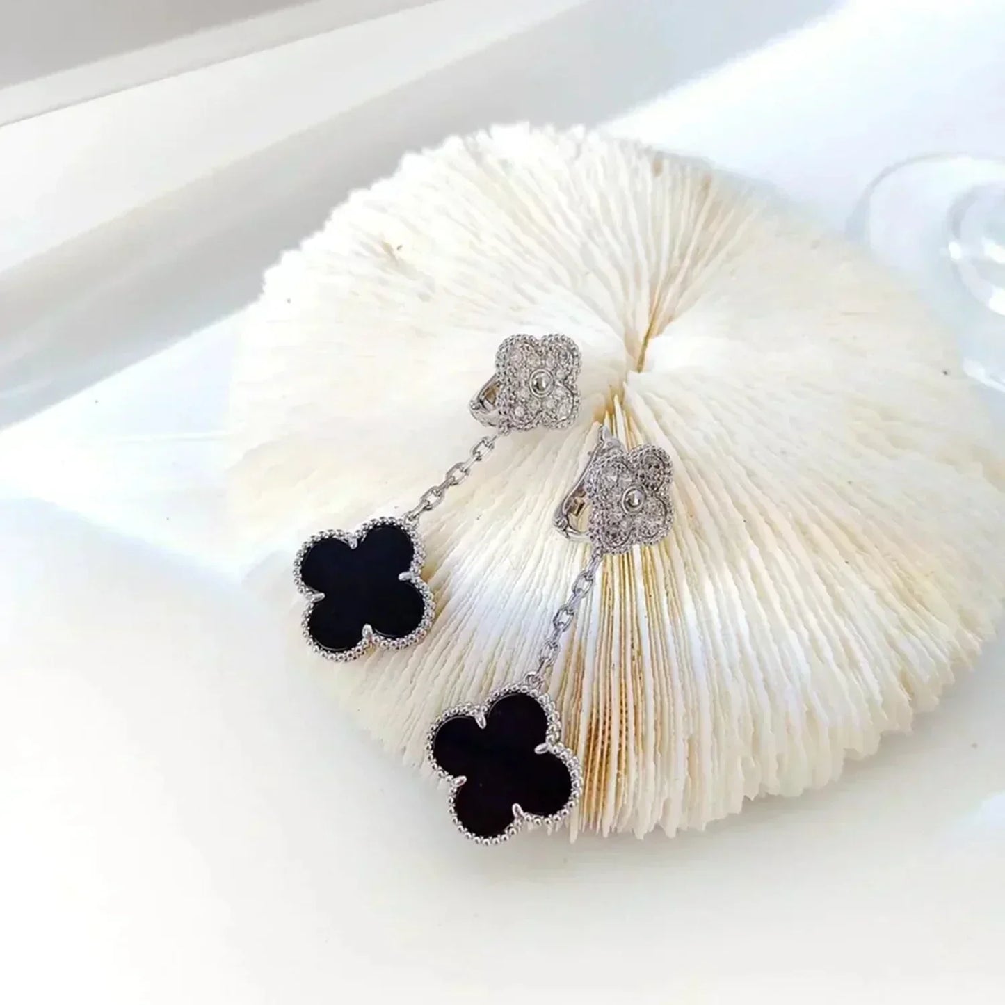 [WZQ]CLOVER 2 MOTIFS  DIAMOND ONYX EARRINGS SILVER
