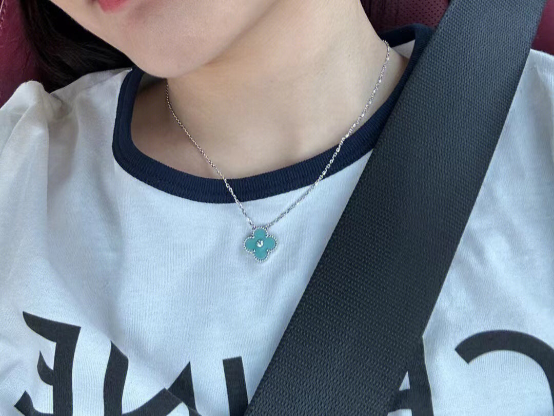 [WZQ]CLOVER 1 DIAMOND LIGHT BLUE SILVER NECKLACE