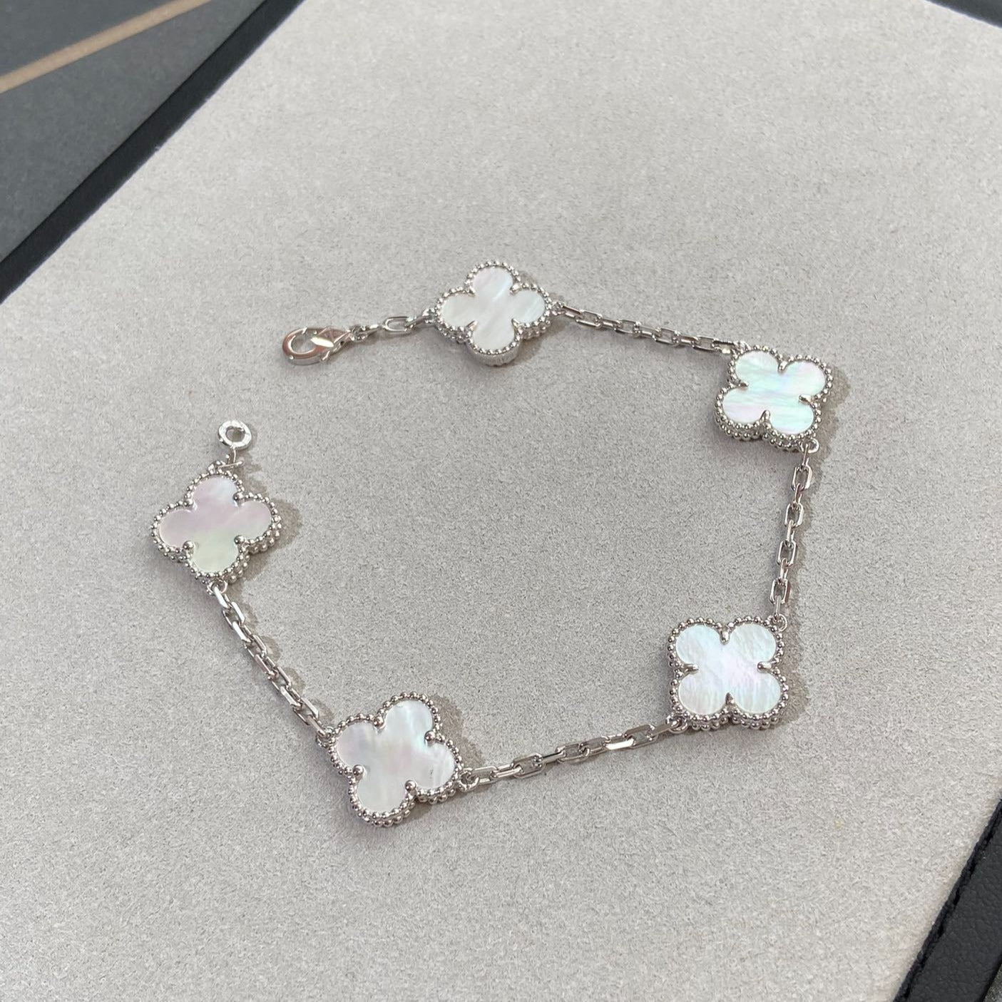 [WZQ]CLOVER SILVER MOP 5 MOTIF BRACELET
