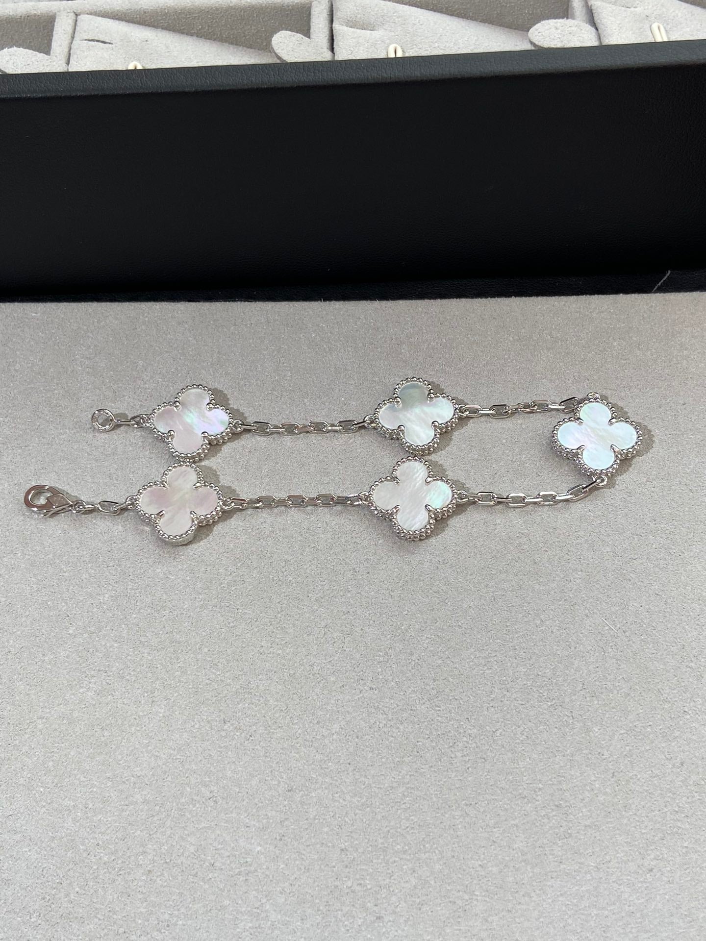 [WZQ]CLOVER SILVER MOP 5 MOTIF BRACELET
