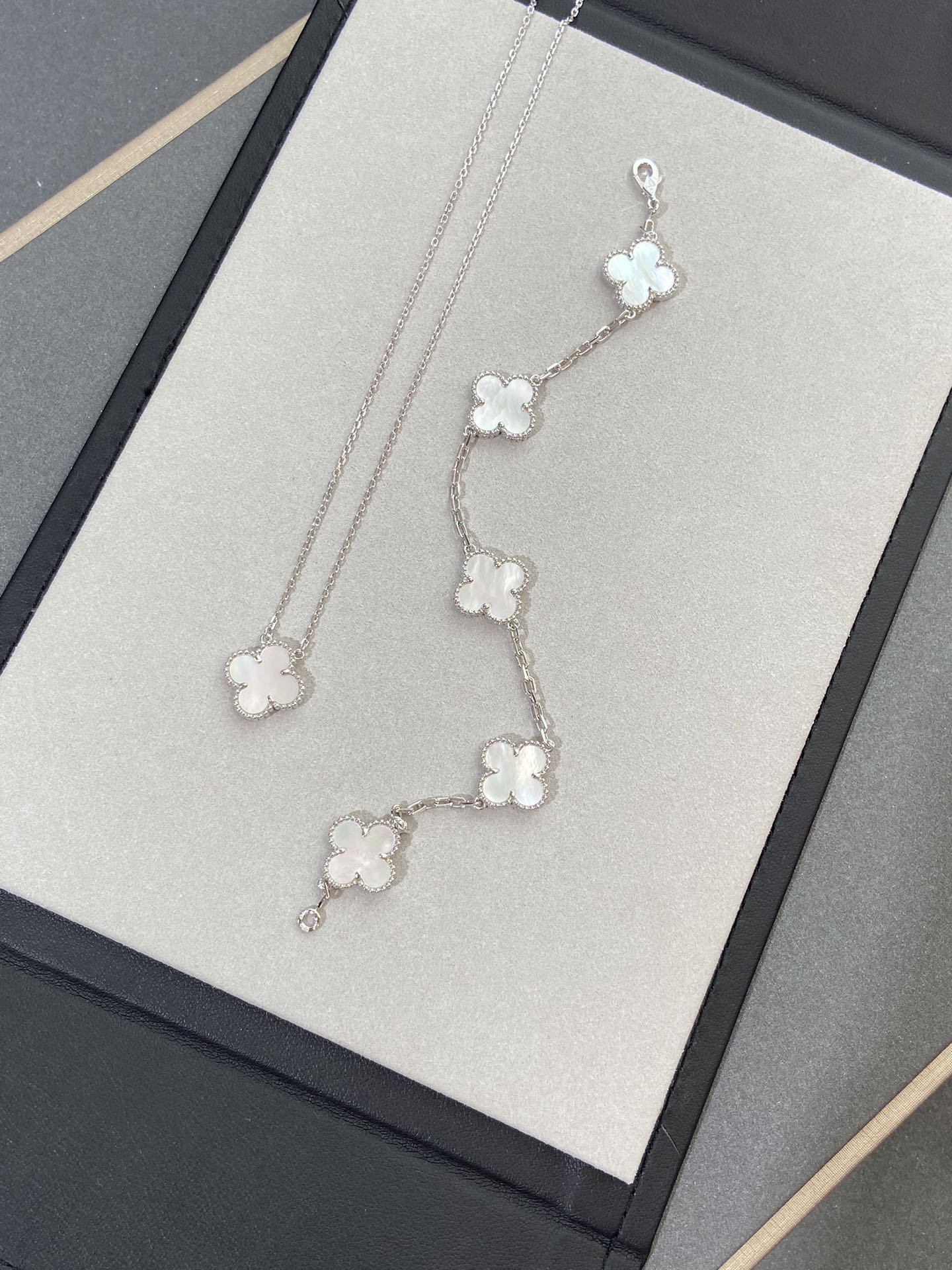 [WZQ]CLOVER SILVER MOP 5 MOTIF BRACELET