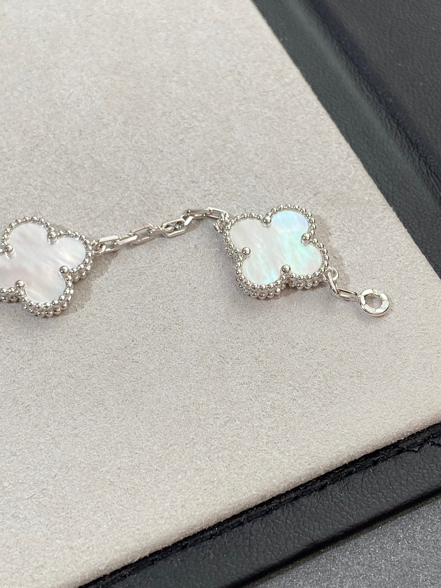 [WZQ]CLOVER SILVER MOP 5 MOTIF BRACELET