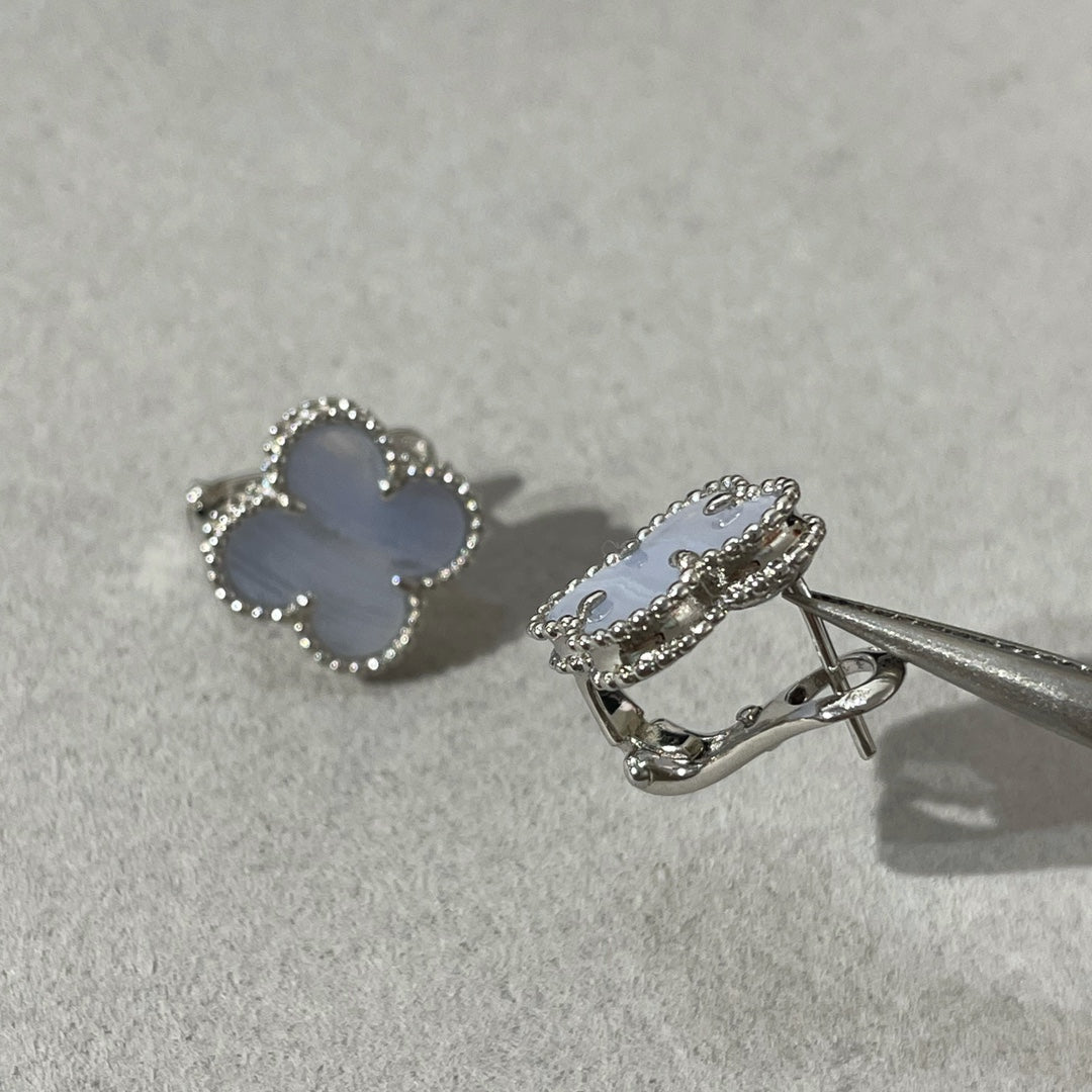 [WZQ]CLOVER CHALCEDONY SILVER STUD EARRINGS