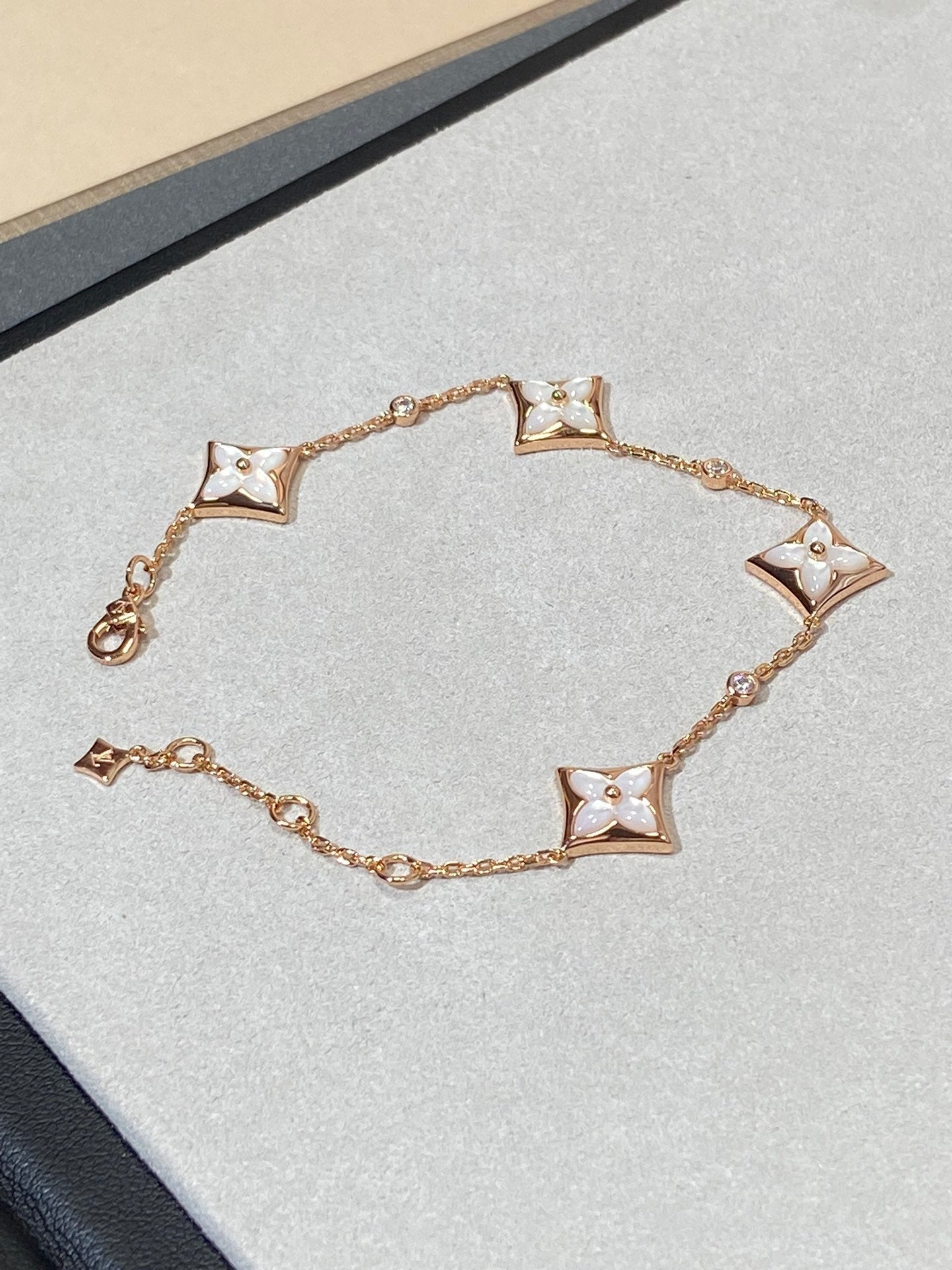 [WZQ]STAR 4 MOTIF MOP DIAMOND PINK GOLD BRACELET