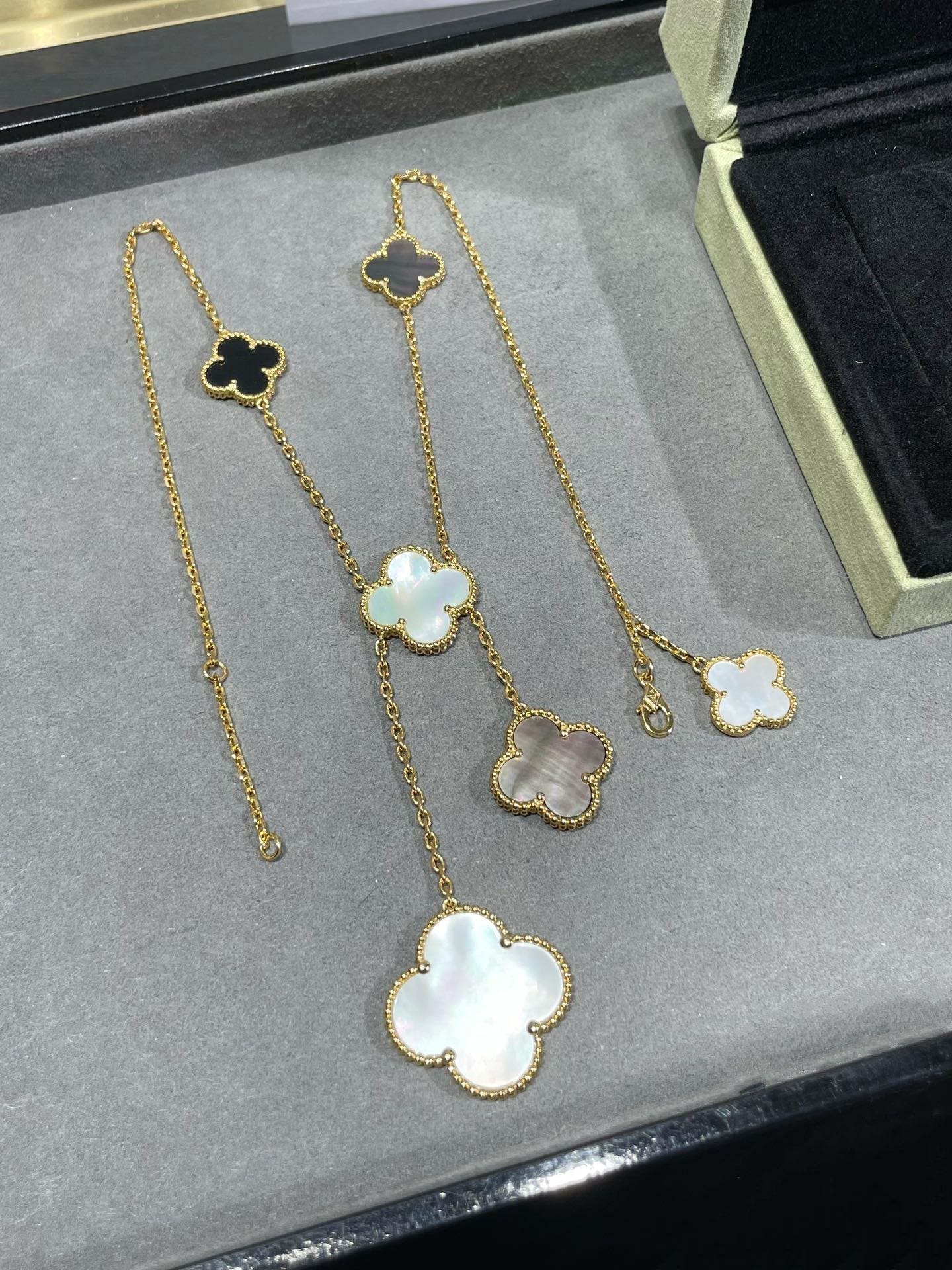 [WZQ]CLOVER 6 MOTIF MOP ONYX GOLD NECKLACE