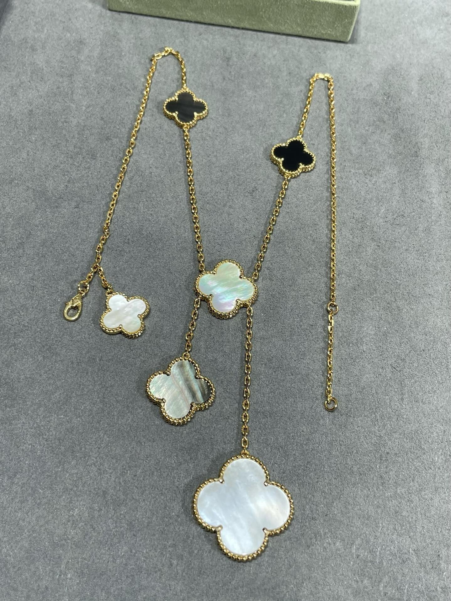 [WZQ]CLOVER 6 MOTIF MOP ONYX GOLD NECKLACE