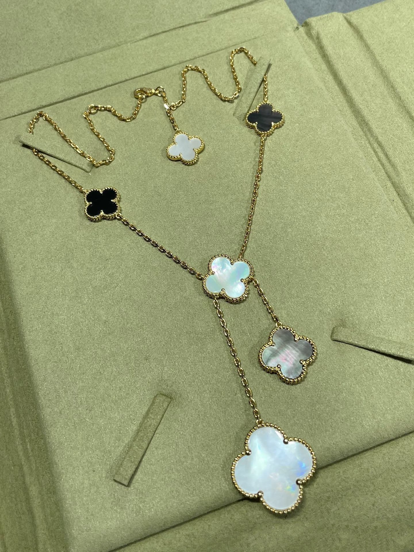 [WZQ]CLOVER 6 MOTIF MOP ONYX GOLD NECKLACE