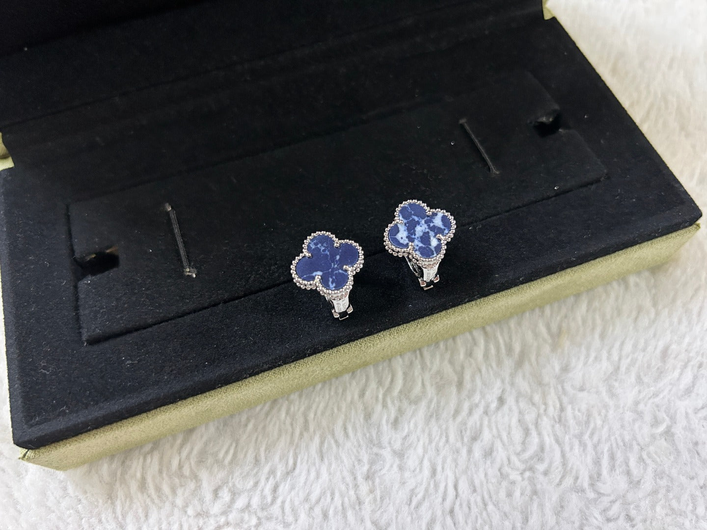 [WZQ]CLOVER PIETERSITE MEDIUM STUD EARRINGS