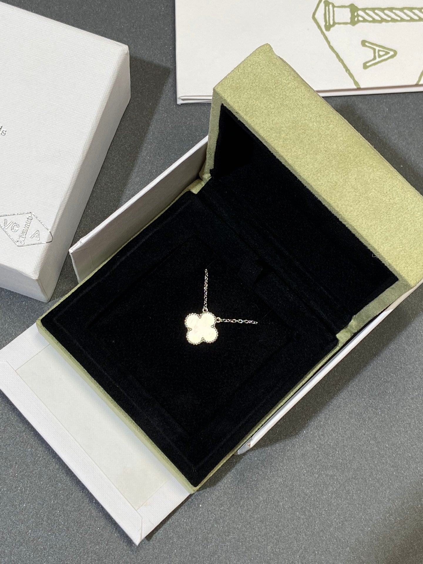 [WZQ]CLOVER MEDIUM SILVER WHITE MOP NECKLACE