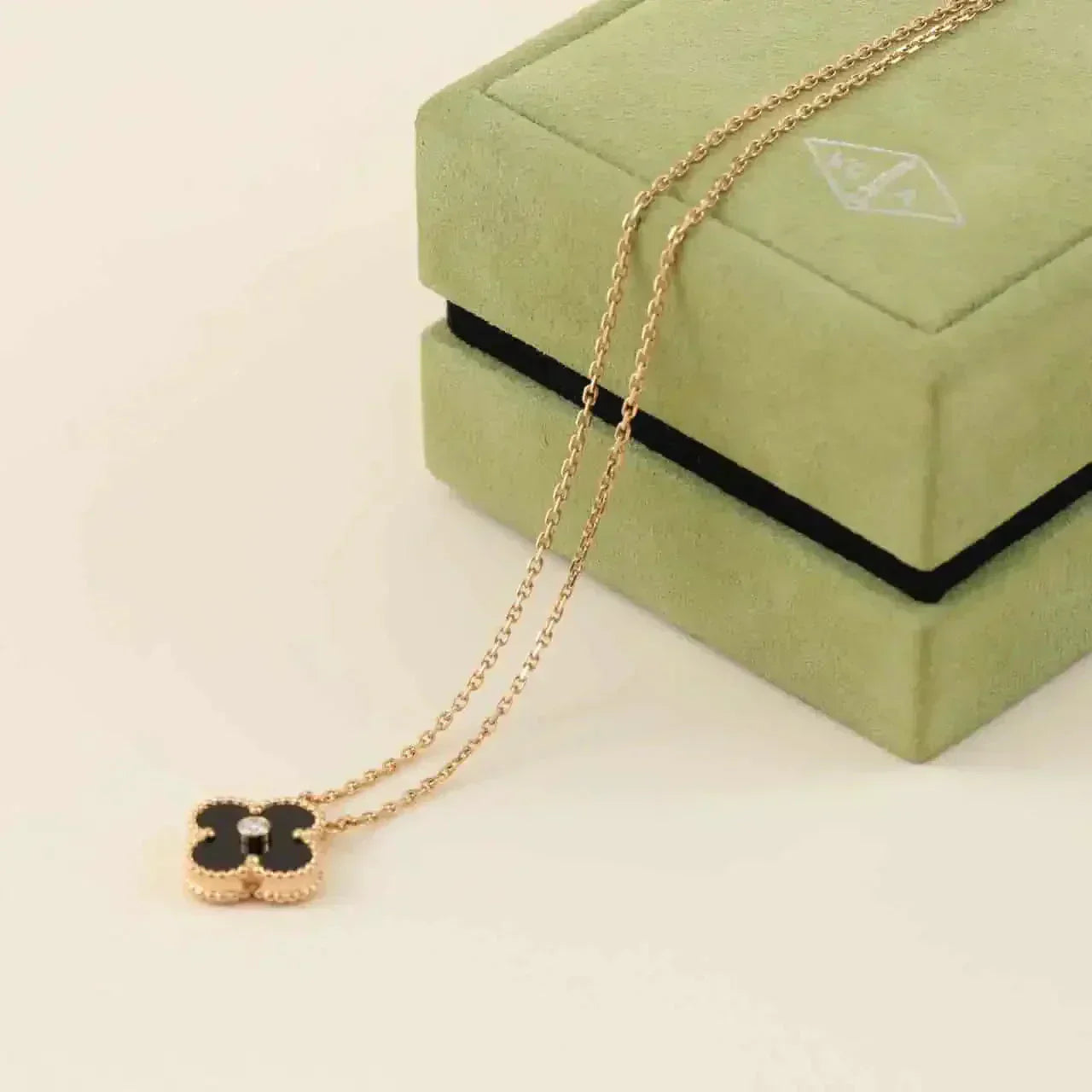 [WZQ]CLOVER 15MM DIAMOND ONYX NECKLACE