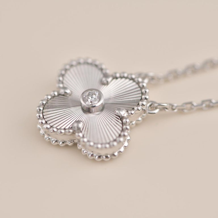 [WZQ]CLOVER  15MM DIAMOND LASER NECKLACE SILVER