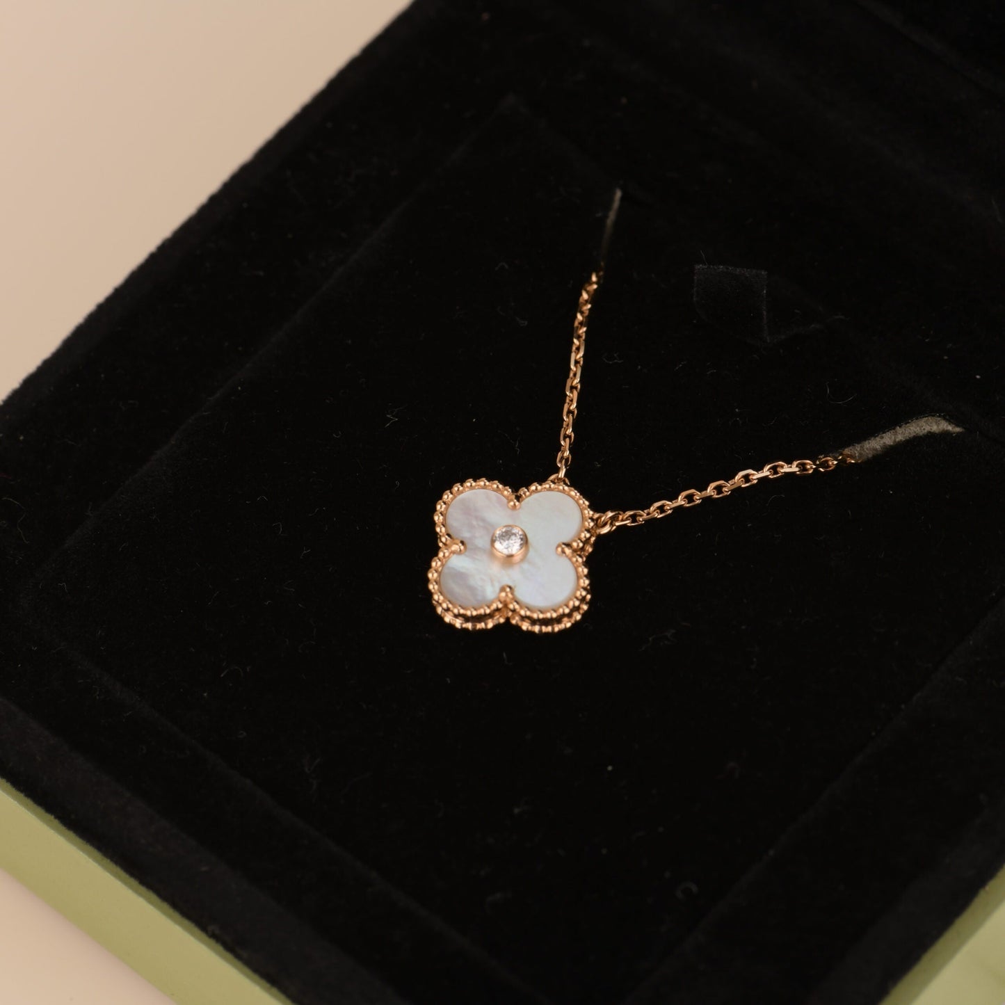[WZQ]CLOVER 15MM DIAMOND WHITE FRITILLARIA NECKLACE