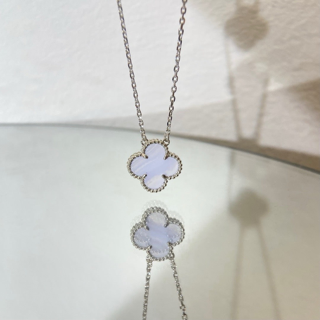 [WZQ]CLOVER 15MM BLUE CHALCEDONY NECKLACE SILVER