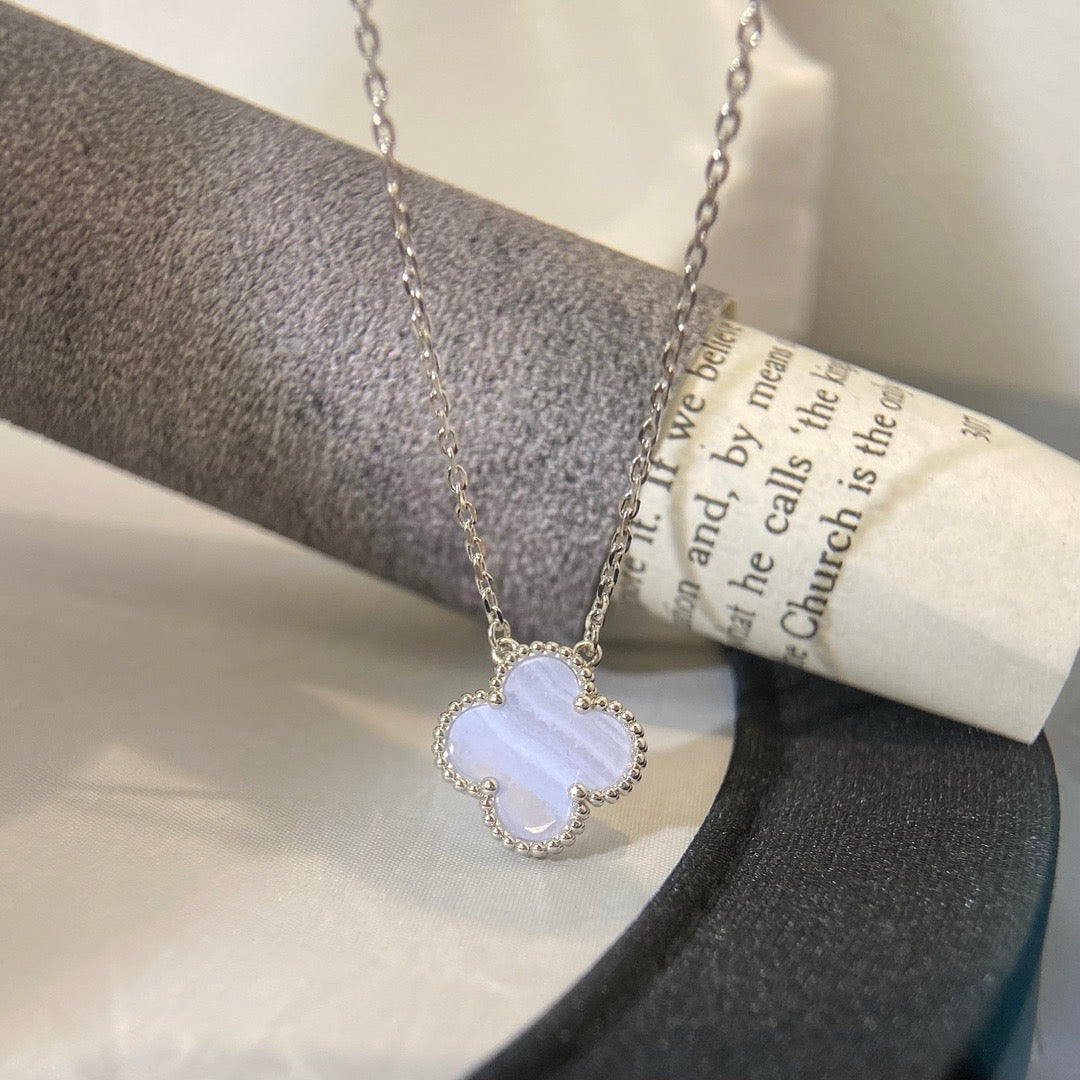 [WZQ]CLOVER 15MM BLUE CHALCEDONY NECKLACE SILVER