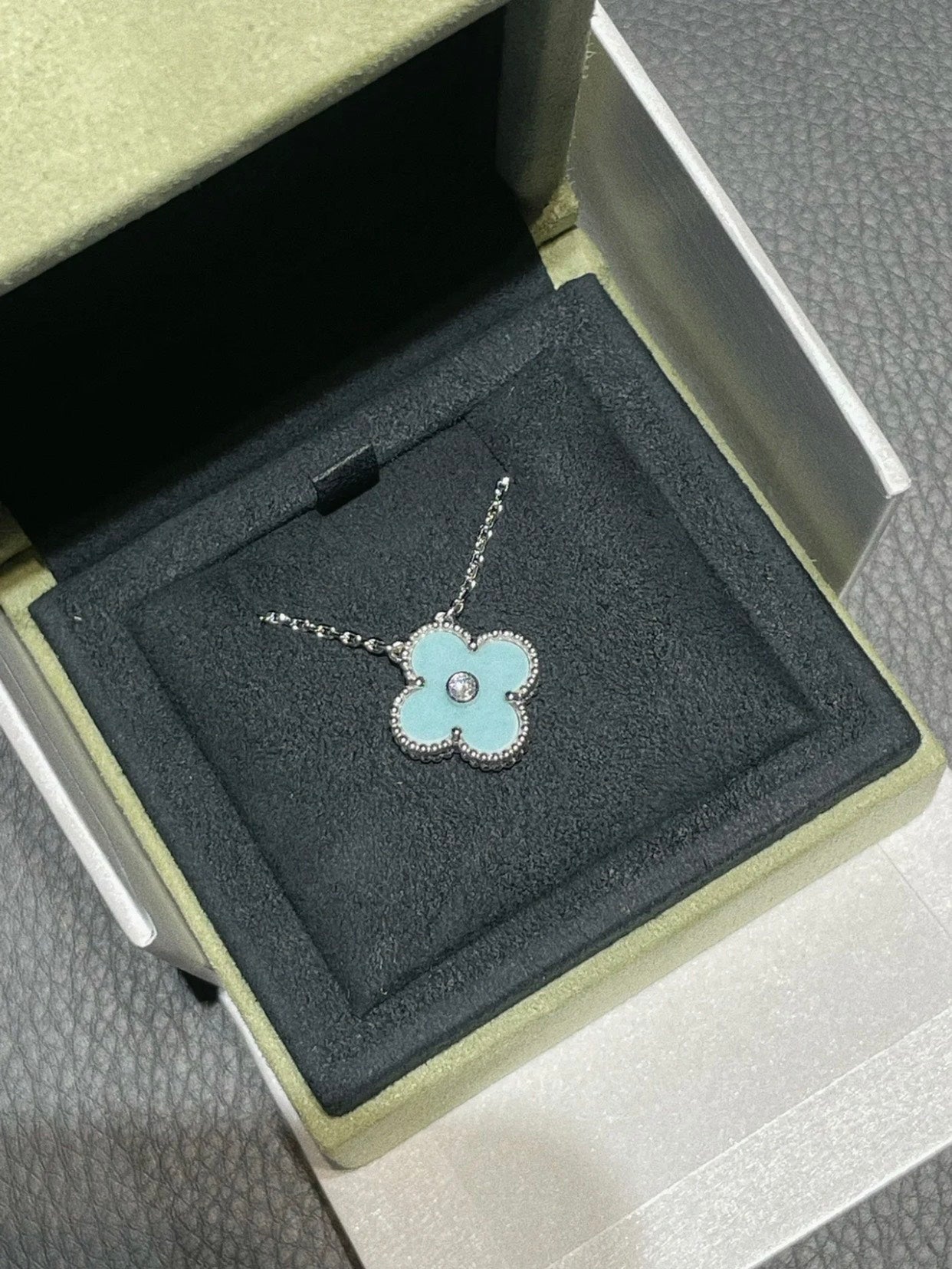 [WZQ]CLOVER 1 DIAMOND LIGHT BLUE SILVER NECKLACE
