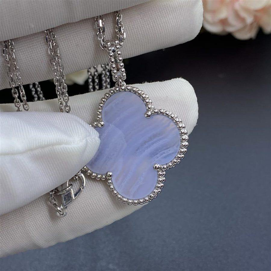 [WZQ]CLOVER SILVER CHALCEDONY BIG CLOVER NECKLACE
