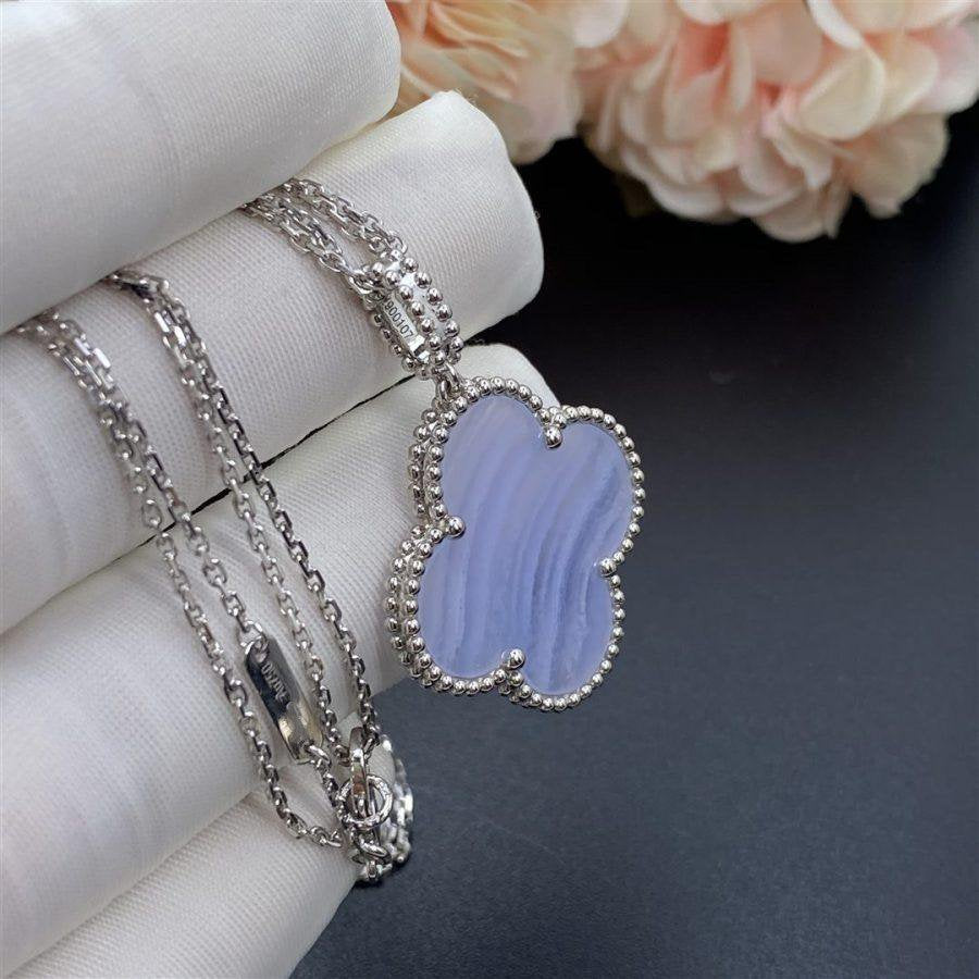 [WZQ]CLOVER SILVER CHALCEDONY BIG CLOVER NECKLACE
