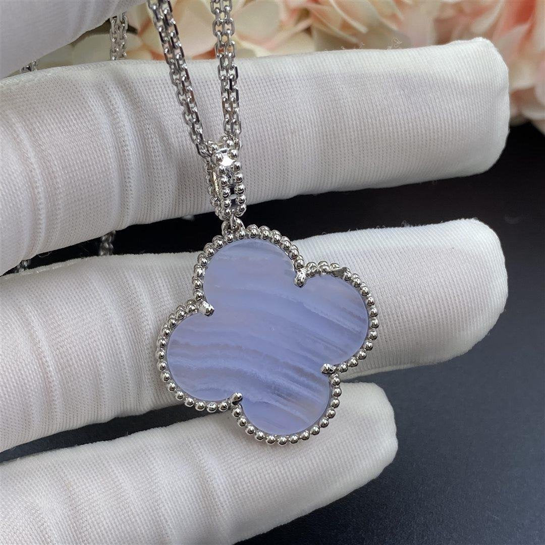 [WZQ]CLOVER SILVER CHALCEDONY BIG CLOVER NECKLACE