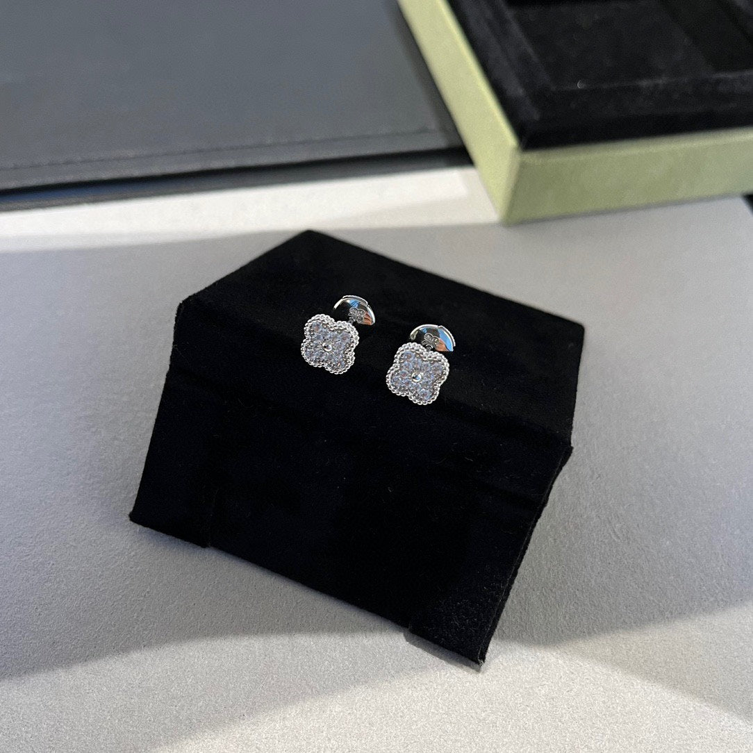 [WZQ]CLOVER MINI DIAMOND STUD EARRINGS