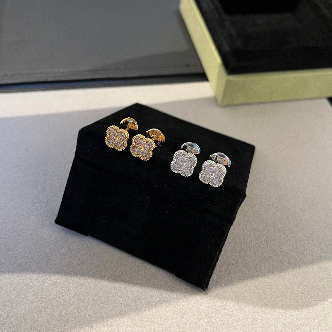 [WZQ]CLOVER MINI DIAMOND STUD EARRINGS